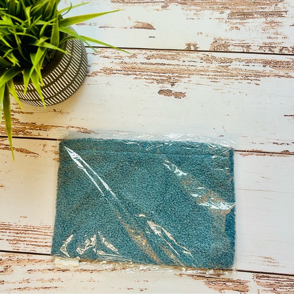 💥Ulta Beauty | Teal Shag Fleece Cosmetics Pouch 💥 - Picture 8 of 9